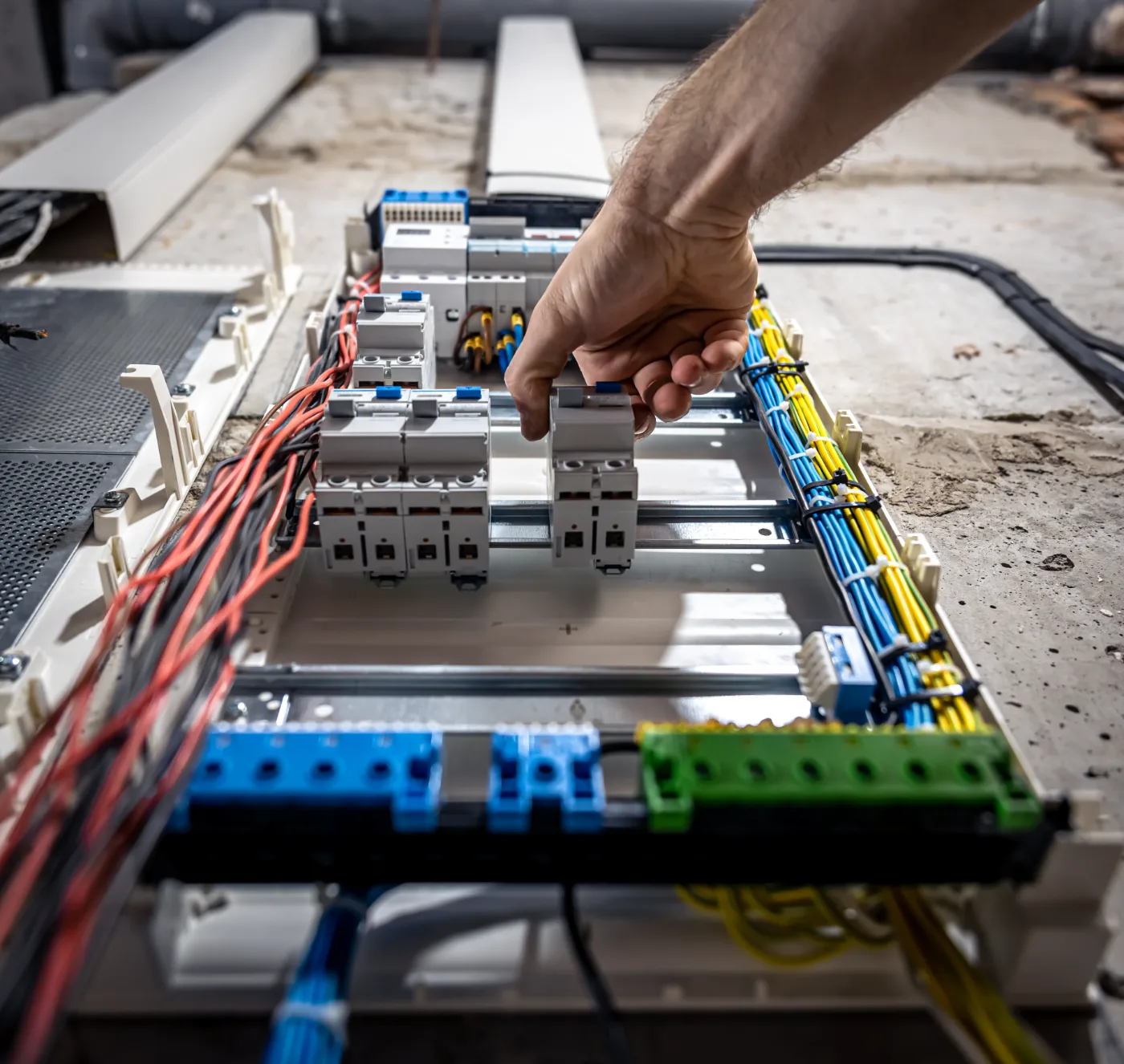 Elektrik tesisatı periyodik kontrolünü kim yapar?
