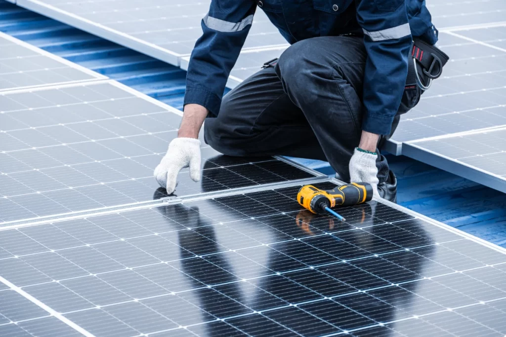 Güneş paneli montajı