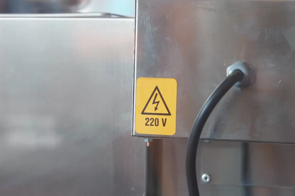 Sanayi tesisinde elektrik panosu