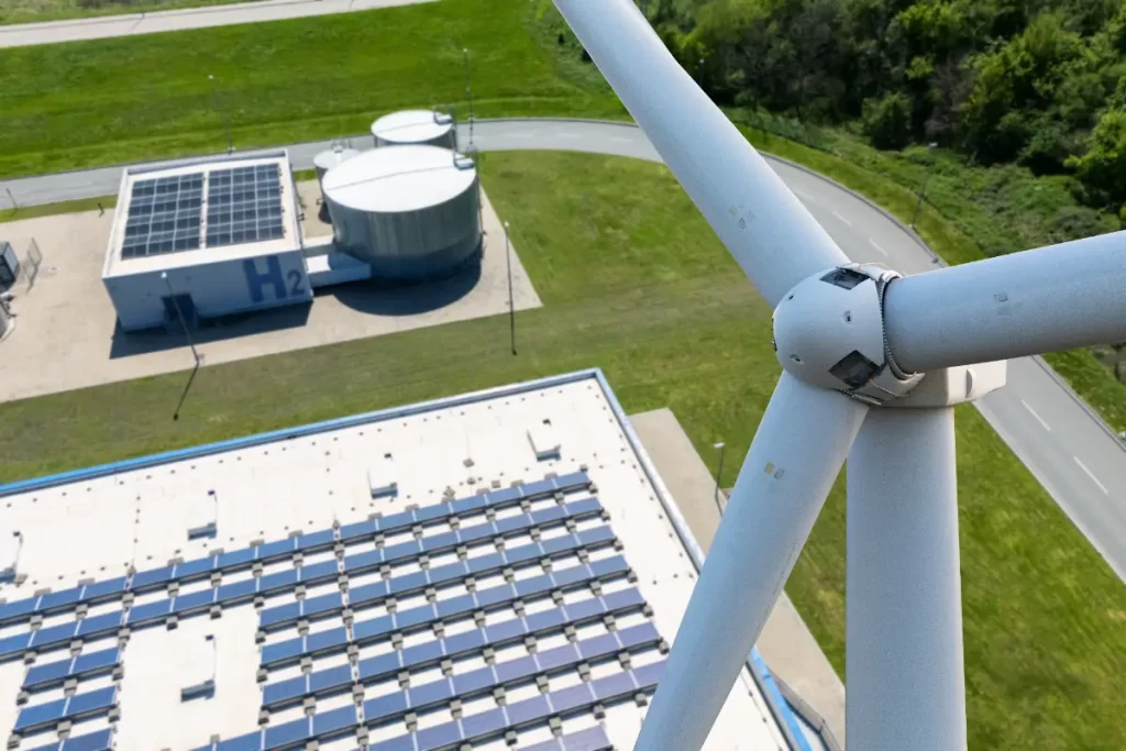 Elektrik motoru kullanan rüzgar enerjisi tesisi